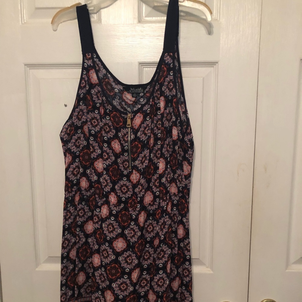 Super cute design dress. $10 price drop
